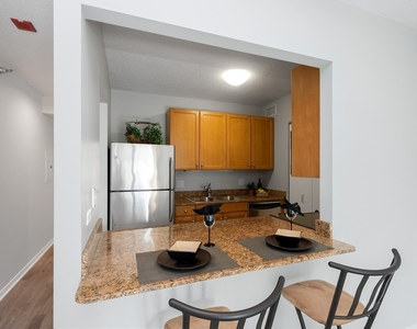 400 N La Salle Drive - Photo Thumbnail 7