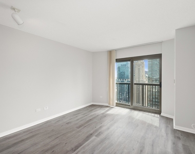 400 N La Salle Drive - Photo Thumbnail 2