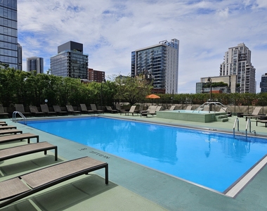 400 N La Salle Drive - Photo Thumbnail 16