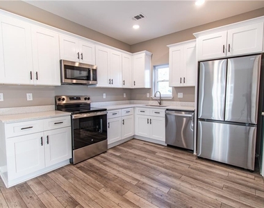 115 Pinto Lane - Photo Thumbnail 3