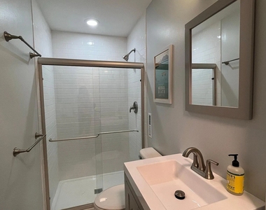 1034 Chestnut Street - Photo Thumbnail 8