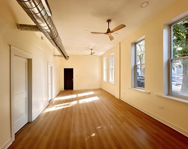 2057 W Roscoe Street - Photo Thumbnail 9