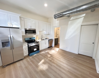 2057 W Roscoe Street - Photo Thumbnail 6