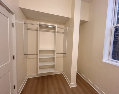 2057 W Roscoe Street - Photo Thumbnail 13