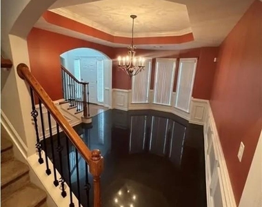 285 Simonton Crest Drive - Photo Thumbnail 2