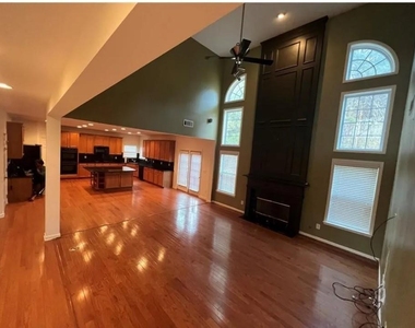 285 Simonton Crest Drive - Photo Thumbnail 1
