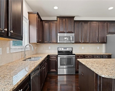 165 Regency Place - Photo Thumbnail 17