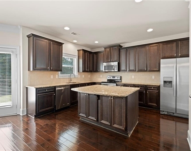 165 Regency Place - Photo Thumbnail 16