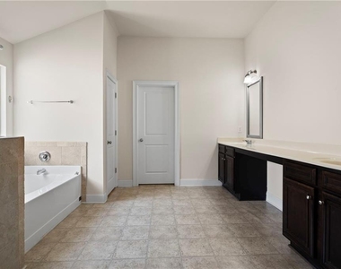 165 Regency Place - Photo Thumbnail 22