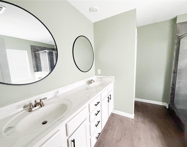 102 Pointe Place - Photo Thumbnail 12