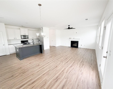 102 Pointe Place - Photo Thumbnail 4
