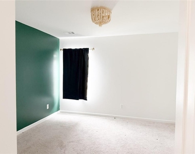 102 Pointe Place - Photo Thumbnail 8