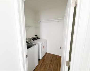 102 Pointe Place - Photo Thumbnail 3
