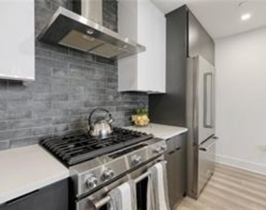 788 W Marietta Street Nw - Photo Thumbnail 8