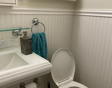 2909 N Sheridan Road - Photo Thumbnail 12