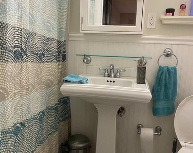 2909 N Sheridan Road - Photo Thumbnail 11