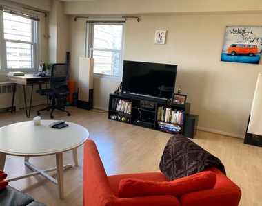 2909 N Sheridan Road - Photo Thumbnail 6