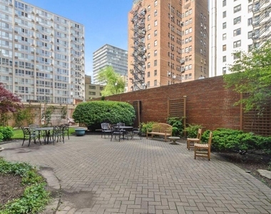 2909 N Sheridan Road - Photo Thumbnail 1