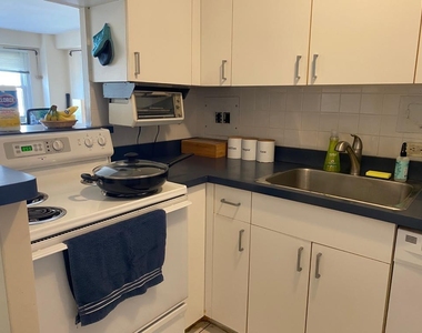 2909 N Sheridan Road - Photo Thumbnail 2