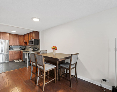 899 S Plymouth Court - Photo Thumbnail 3