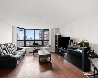 899 S Plymouth Court - Photo Thumbnail 1