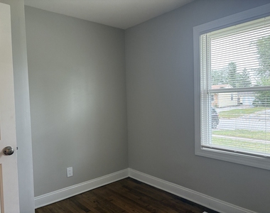 21734 Clyde Avenue - Photo Thumbnail 12