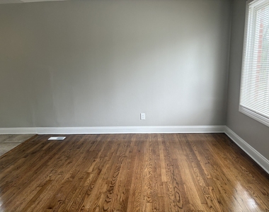 21734 Clyde Avenue - Photo Thumbnail 2