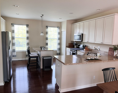 1641 Deer Pointe Drive - Photo Thumbnail 2
