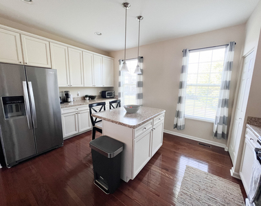 1641 Deer Pointe Drive - Photo Thumbnail 3