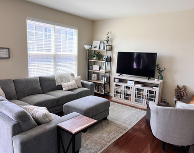 1641 Deer Pointe Drive - Photo Thumbnail 7