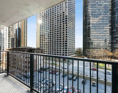 400 E Randolph Street - Photo Thumbnail 9