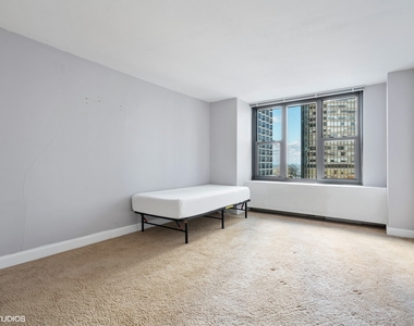 400 E Randolph Street - Photo Thumbnail 7