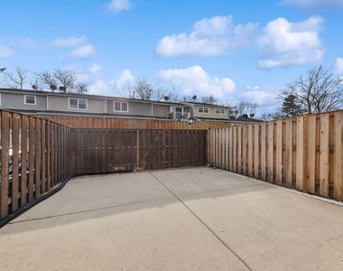 1817 Carlisle Court - Photo Thumbnail 3