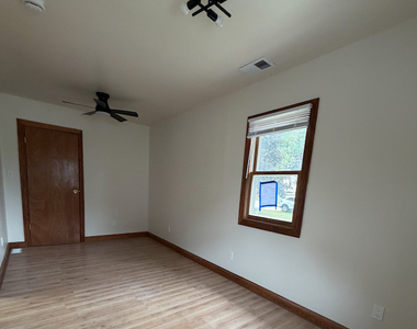 1724 Lyran Avenue - Photo Thumbnail 5