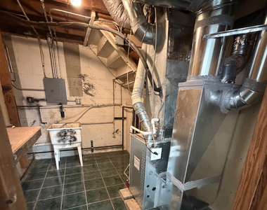 1724 Lyran Avenue - Photo Thumbnail 7