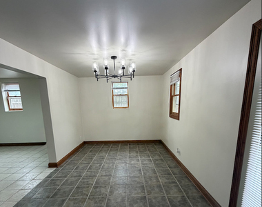 1724 Lyran Avenue - Photo Thumbnail 3