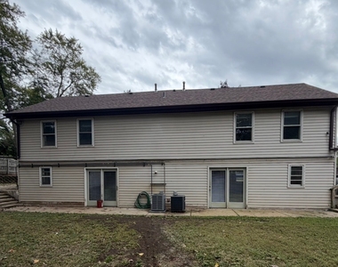 1724 Lyran Avenue - Photo Thumbnail 1