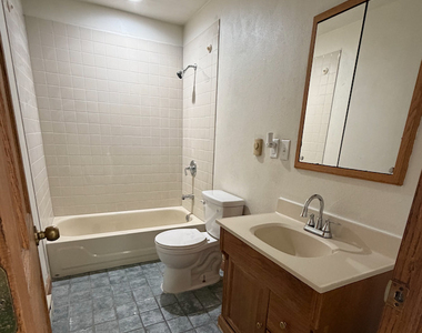 1724 Lyran Avenue - Photo Thumbnail 4