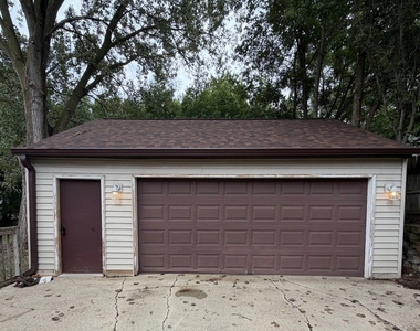 1724 Lyran Avenue - Photo Thumbnail 8