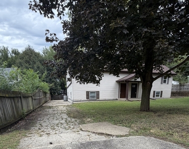 1722 Lyran Avenue - Photo Thumbnail 9