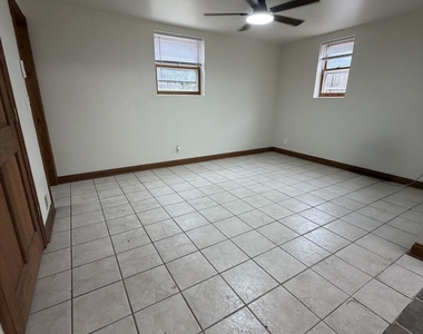 1722 Lyran Avenue - Photo Thumbnail 5