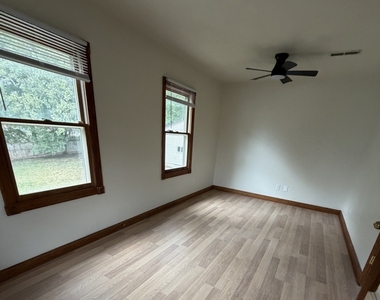 1722 Lyran Avenue - Photo Thumbnail 2