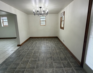 1722 Lyran Avenue - Photo Thumbnail 4