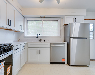 308 Pacific Drive - Photo Thumbnail 7
