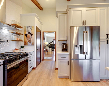 2042 S Goebbert Road - Photo Thumbnail 7