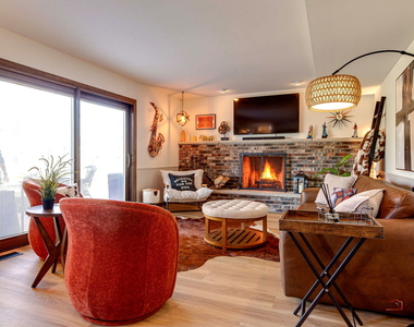 2042 S Goebbert Road - Photo Thumbnail 4