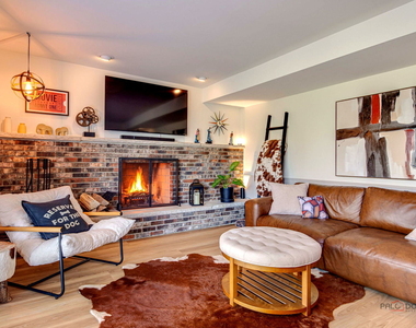 2042 S Goebbert Road - Photo Thumbnail 3