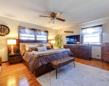 2042 S Goebbert Road - Photo Thumbnail 19