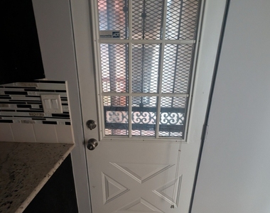 9211 S Laflin Street - Photo Thumbnail 4