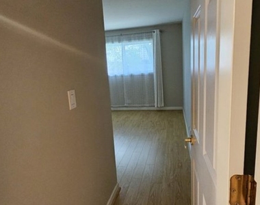 10s771 Clarendon Hills Road - Photo Thumbnail 14